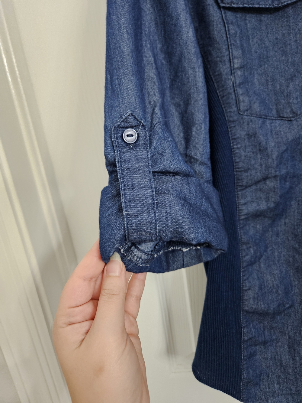 Cavalini Denim Button-Up Shirt with Roll-Tab Sleeves - Blue size large - Picture 5 of 9